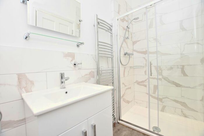 2 Bedroom Flat To Rent In Greenwich High Road, London, SE10
