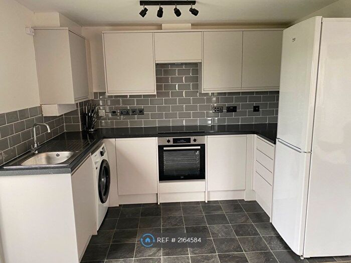 2 Bedroom Flat To Rent In Oakfields, Tiverton, EX16