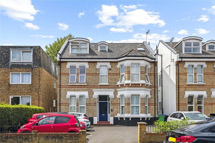 1 Bedroom Flat To Rent In The Avenue, Surbiton, KT5
