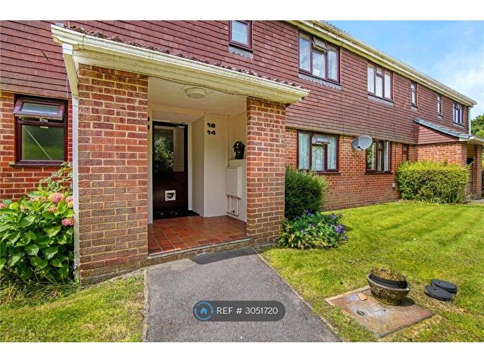 1 Bedroom Flat To Rent In Robyns Way, Edenbridge, TN8