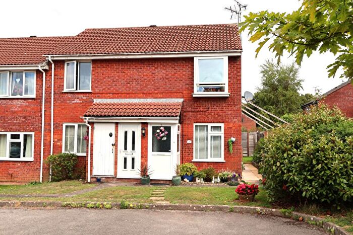 2 Bedroom Flat For Sale In Arle Close, Clanfield, PO8