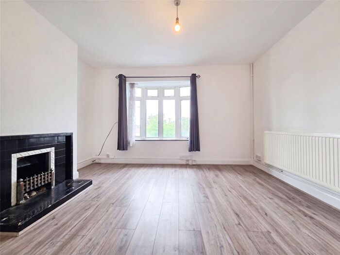 4 Bedroom Maisonette To Rent In Church Lane, London, NW9