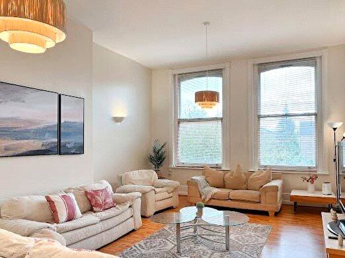 3 Bedroom Flat To Rent In Carlton Road, Manchester, Greater Manchester, M16