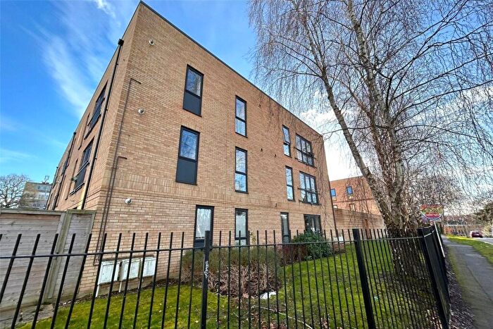2 Bedroom Flat For Sale In Exchange Close, Aldershot, Hampshire, GU11