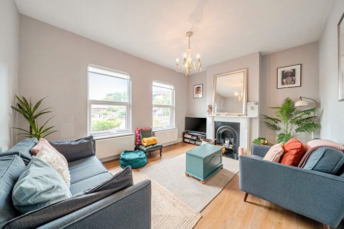 2 Bedroom Flat For Sale In Wellfield Road, Streatham, London, SW16