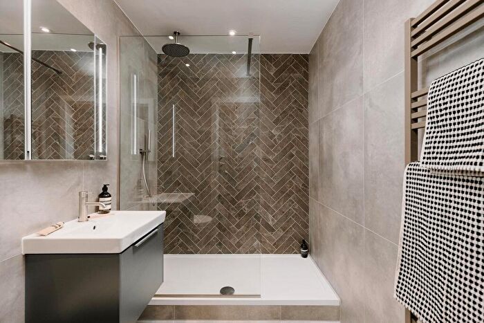 2 Bedroom Apartment To Rent In Hove Central, Boulevard Place Hove, BN3