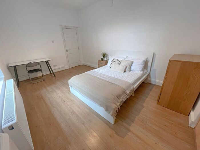 3 Bedroom Flat To Rent In Falkner Square, L8