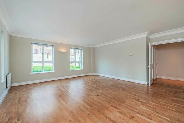 2 Bedroom Flat To Rent In Sycamore Lodge, Kensington Green, London, W8
