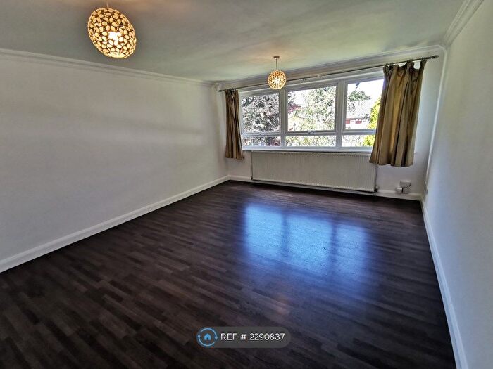 2 Bedroom Flat To Rent In Coppice Oak, Birmingham, B13