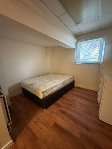 Studio To Rent In Flat, Guildford House, - Guildford Street, Luton, LU1
