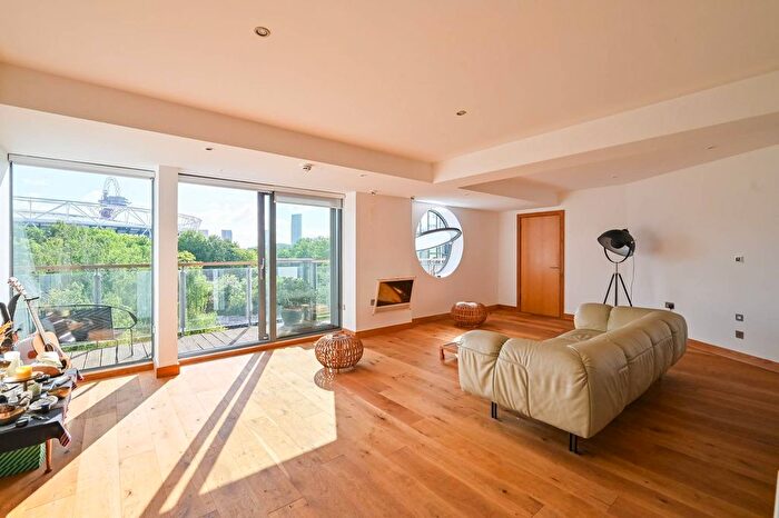 2 Bedroom Flat To Rent In Iron Works, Bow, London, E3