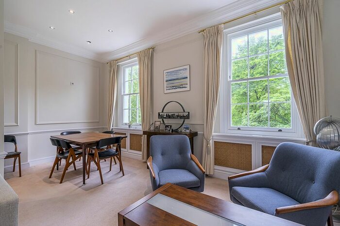 2 Bedroom Flat To Rent In St. Georges Square, London, SW1V