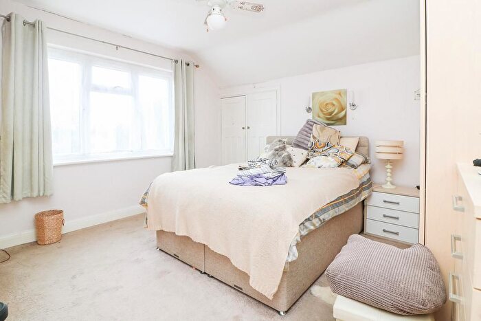 4 Bedroom Semi Detached House To Rent In Eden Way, Beckenham, BR3