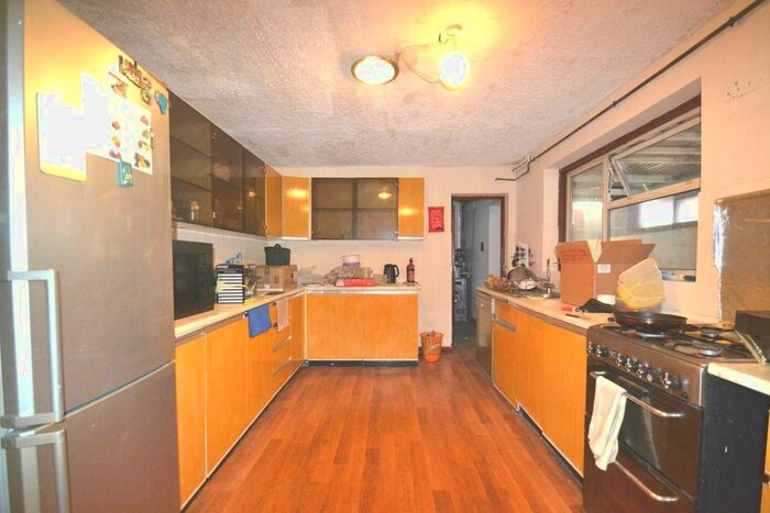 6 Bedroom Detached House To Rent In Townsend Road, Southall, UB1