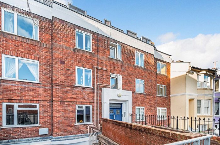 2 Bedroom Flat For Sale In Park Crescent Place, Brighton, East Sussex, BN2
