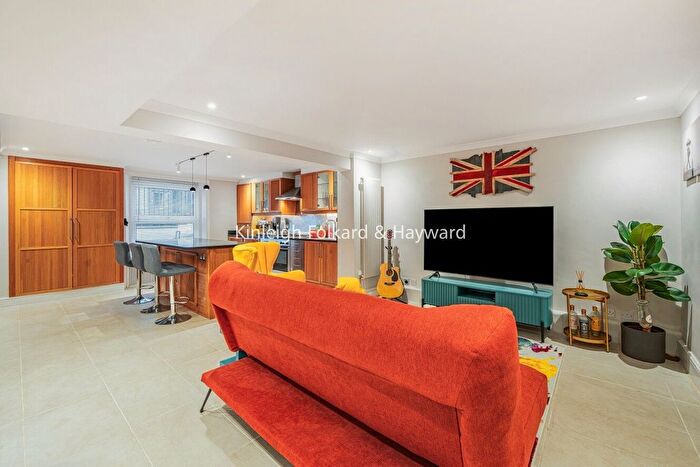 2 Bedroom Flat To Rent In Devonshire Road, Chiswick, London, W4