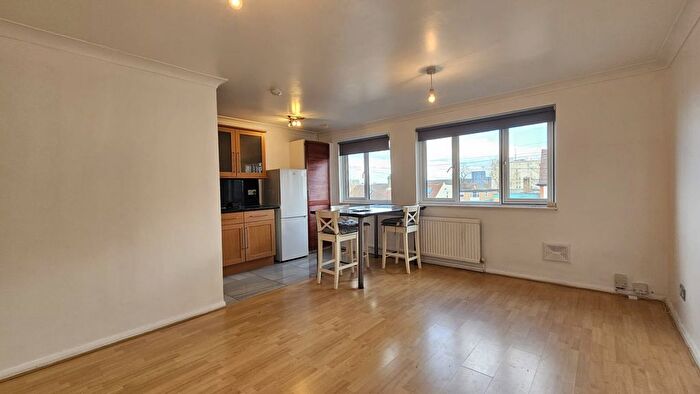 2 Bedroom Flat To Rent In Hurst Road, London, E17
