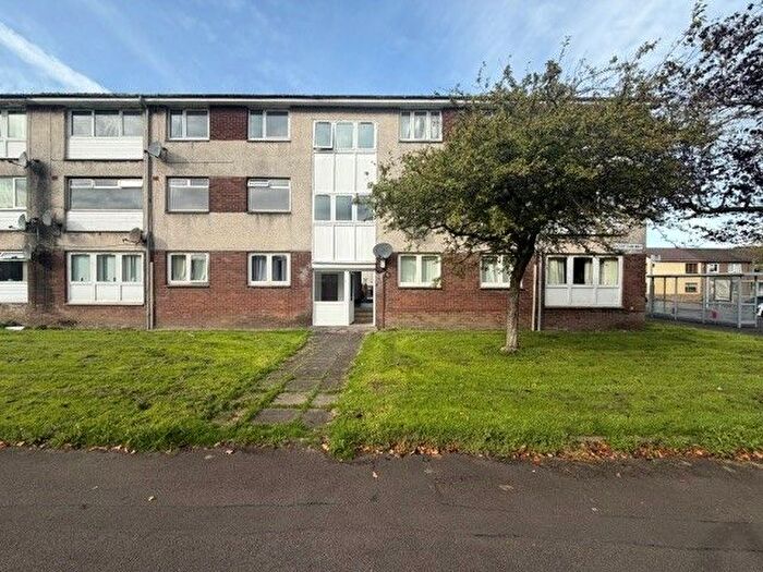 3 Bedroom Flat To Rent In Elizabethan Way, Renfrew, PA4
