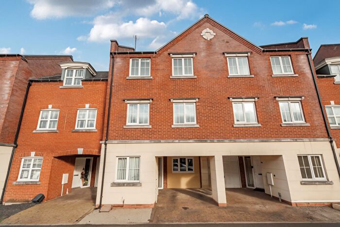 3 Bedroom Town House For Sale In Chester Road North, Kidderminster, DY10