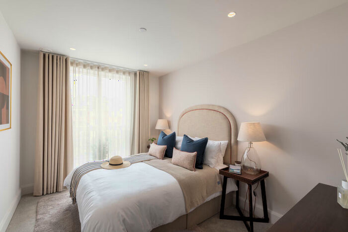 2 Bedroom Retirement Property For Sale In Hobbs Close, West Byfleet, KT14