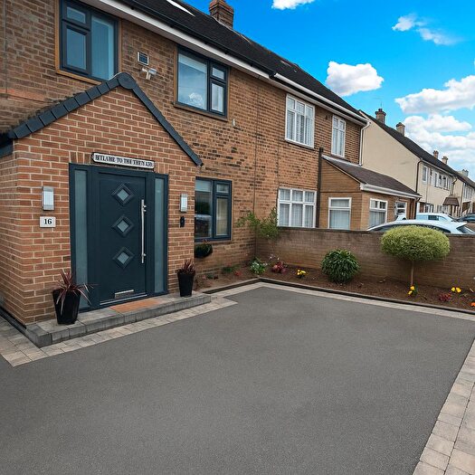 4 Bedroom Semi Detached House For Sale In Compton Avenue, Aston-On-Trent, Derby, DE72