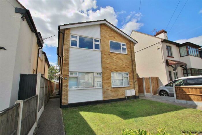 2 Bedroom Flat To Rent In Olive Avenue, Leigh-On-Sea, Essex, SS9