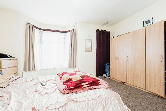 3 Bedroom Terraced House For Sale In Thorpe Road, London, IG11