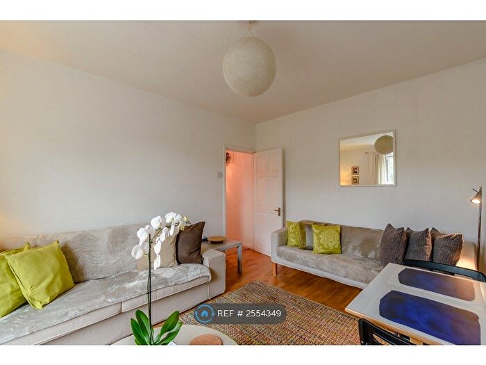 3 Bedroom Flat To Rent In Harper Road, London, SE1