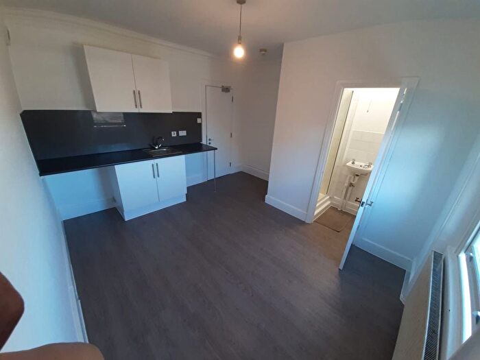 Studio To Rent In High Street, High Barnet, Barnet, EN5