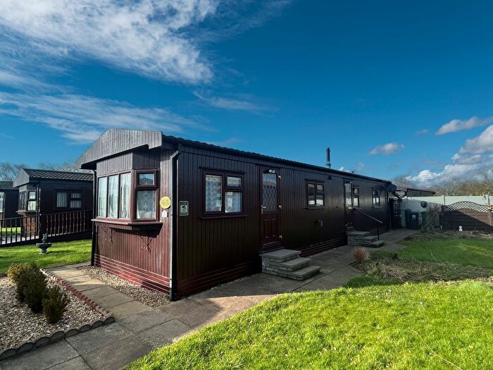 2 Bedroom Park Home For Sale In Lindum Way, Torksey, LN1