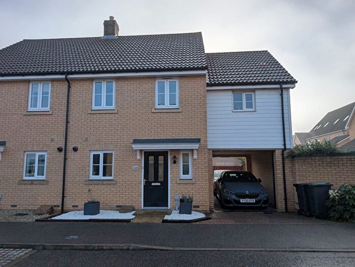 3 Bedroom Semi-Detached House For Sale In Buzzard Rise, Stowmarket, IP14