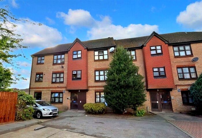 2 Bedroom Flat To Rent In Turnstone Close, Plaistow, E13