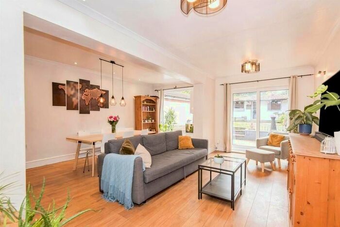 4 Bedroom Detached House For Sale In Paynes Road, Southampton, Hampshire, SO15