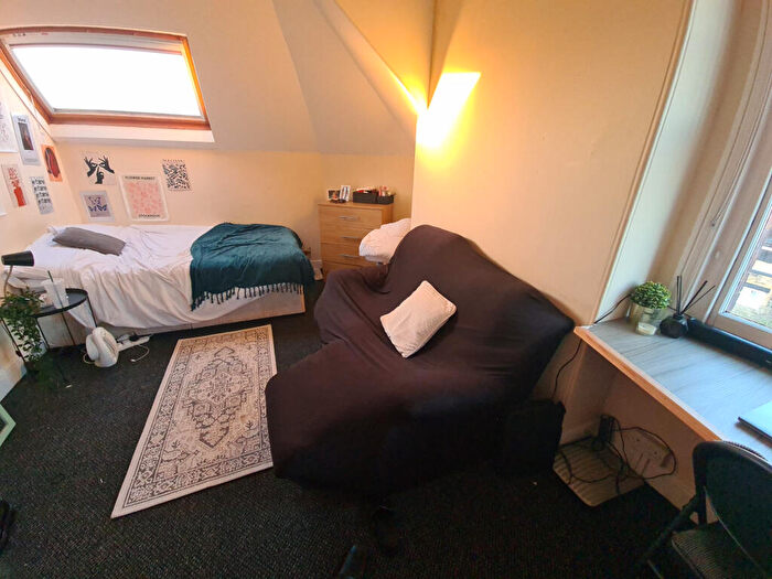 10 Bedroom House To Rent In Regent Park Avenue, Leeds, LS6
