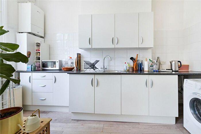 1 Bedroom Apartment For Sale In Newington Green Road, London, N1
