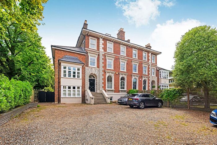 2 Bedroom Flat For Sale In Southend Road, Beckenham, BR3