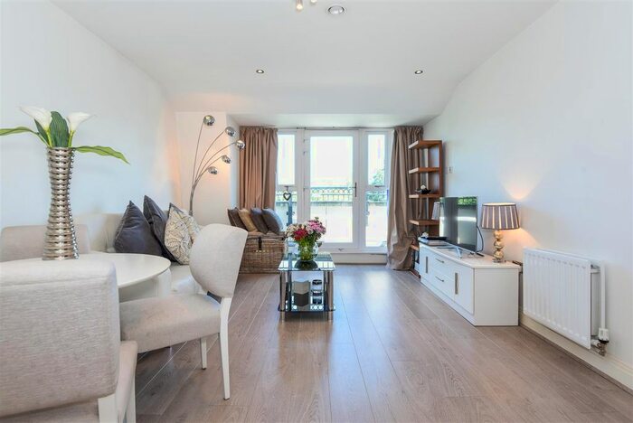 2 Bedroom Flat To Rent In Wadham Mews, Mortlake, SW14