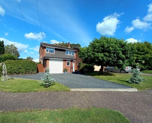 3 Bedroom Detached House For Sale In Greenfields, Nyewood, Petersfield, GU31
