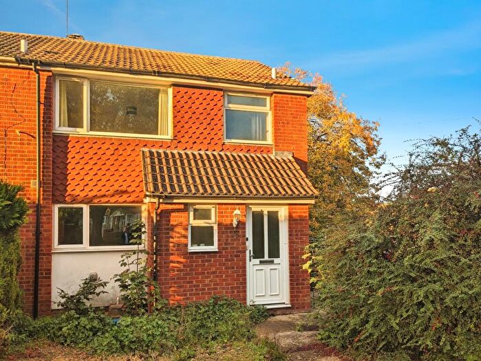 3 Bedroom Terraced House To Rent In Lancaster Road, Aylesbury, Buckinghamshire, HP21