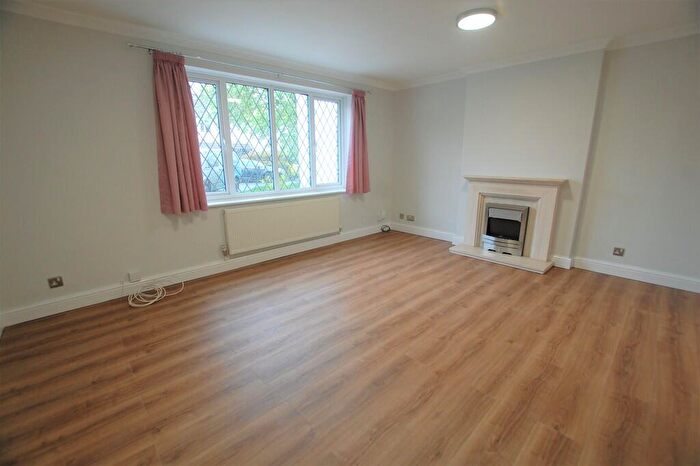 2 Bedroom Apartment To Rent In Stirrup Gate, Worsley, M28