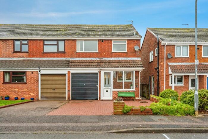 3 Bedroom Semi Detached House For Sale In St. Peters Close, Tamworth, Staffordshire, B77