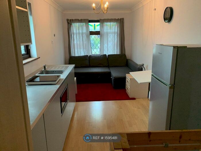 Studio To Rent In Worcester Gardens, Ilford, IG1