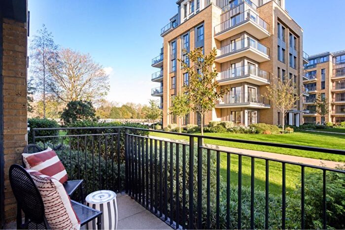 2 Bedroom Flat For Sale In Broom Road, Teddington, TW11
