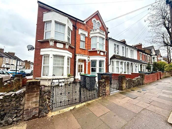 1 Bedroom Flat To Rent In Lascotts Road, Wood Green, N22