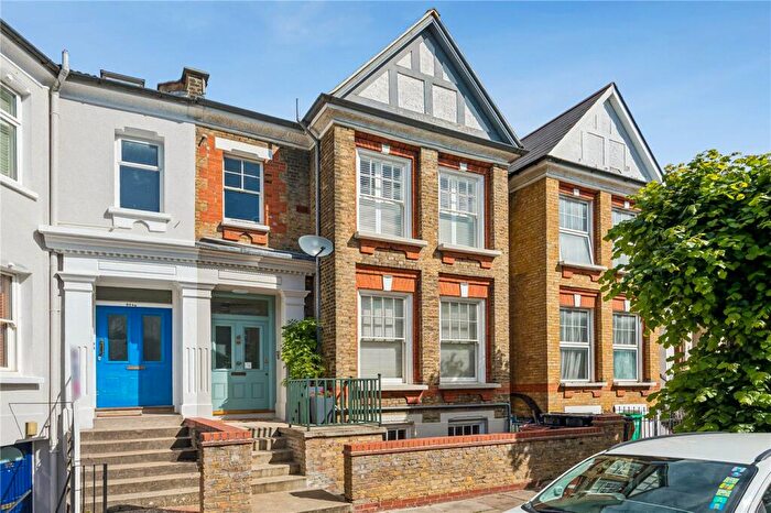 1 Bedroom Apartment For Sale In Forburg Road, London, N16