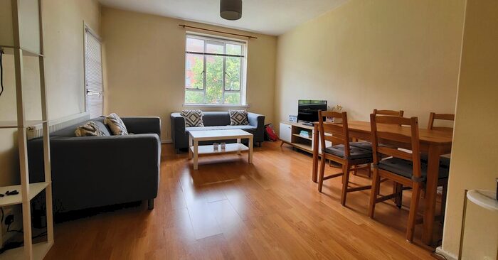 3 Bedroom Flat To Rent In Vermont Road, London, SW18