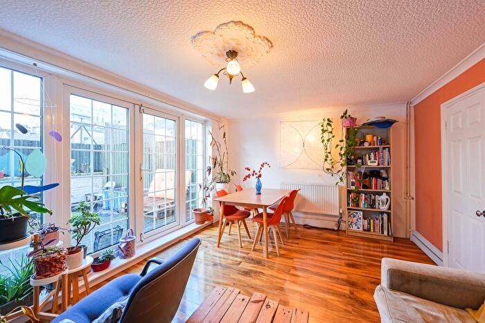 3 Bedroom Maisonette For Sale In Bow Common Lane, London, E3