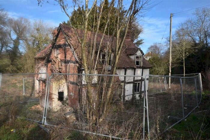 2 Bedroom Detached House For Sale In Bransford, Worcester, WR6