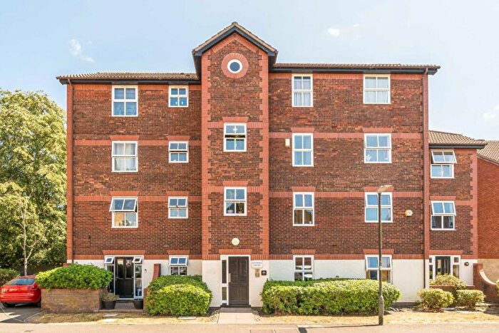2 Bedroom Flat For Sale In Appleton Square, Micham, CR4