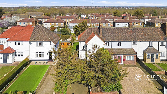3 Bedroom Semi-Detached House For Sale In North Road, Purfleet-On-Thames, RM19